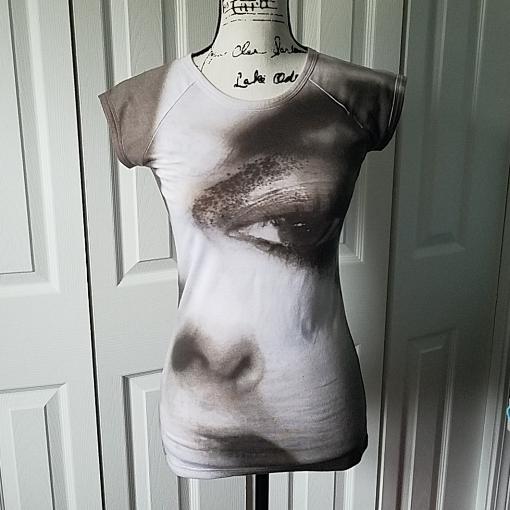 Random World graphic t'shirt